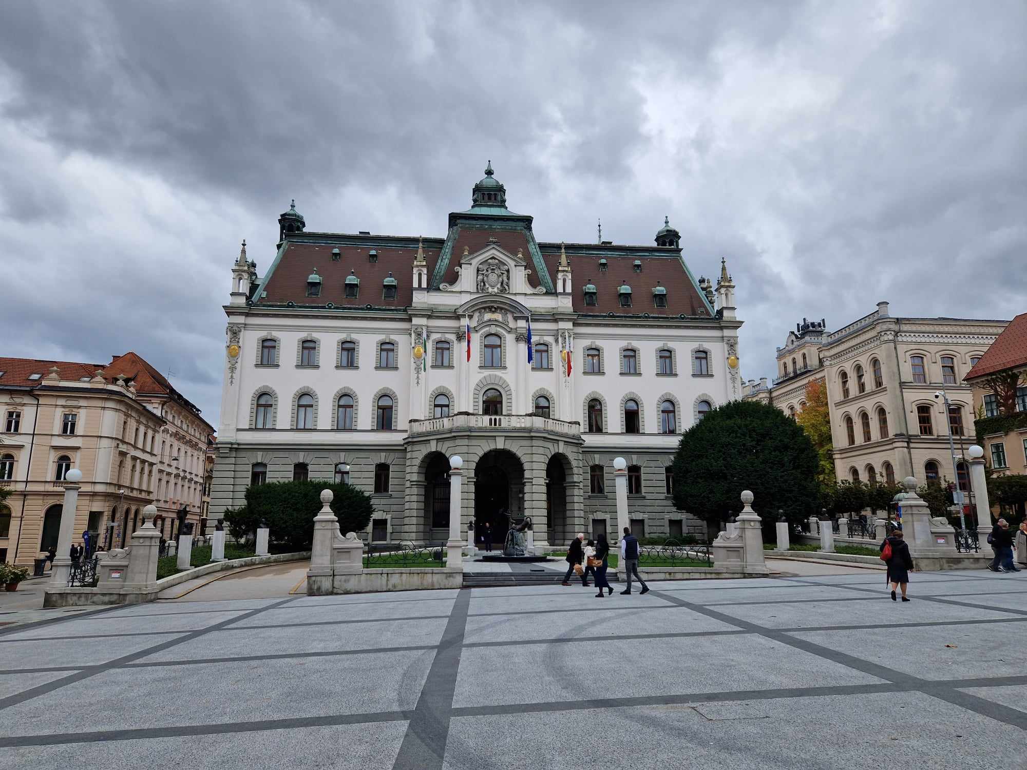 Slovenske ustanove nacionalnega pomena med obema vojnama