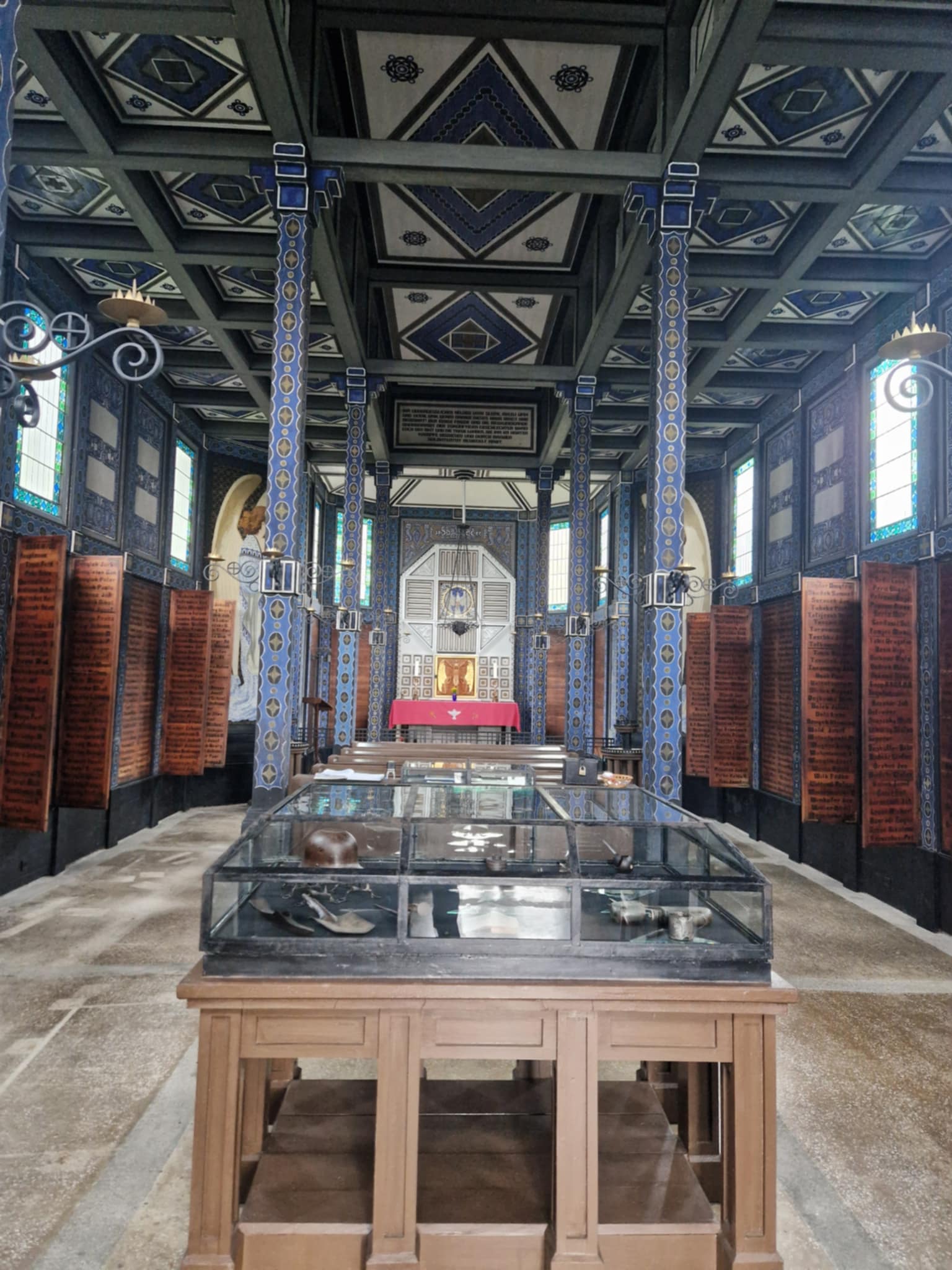 Cerkev sv. Duha na Javorci - notranjost